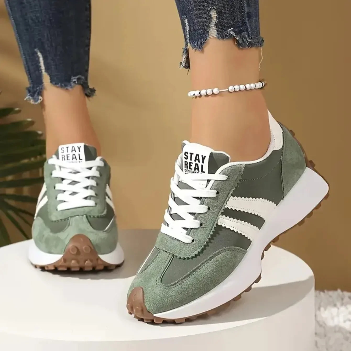 New Designer Sneakers Women Sport Shoes Sneakers Thick Bottom Casual Fashionable Sneakers Lightweight Soft Bottm Running Shoes