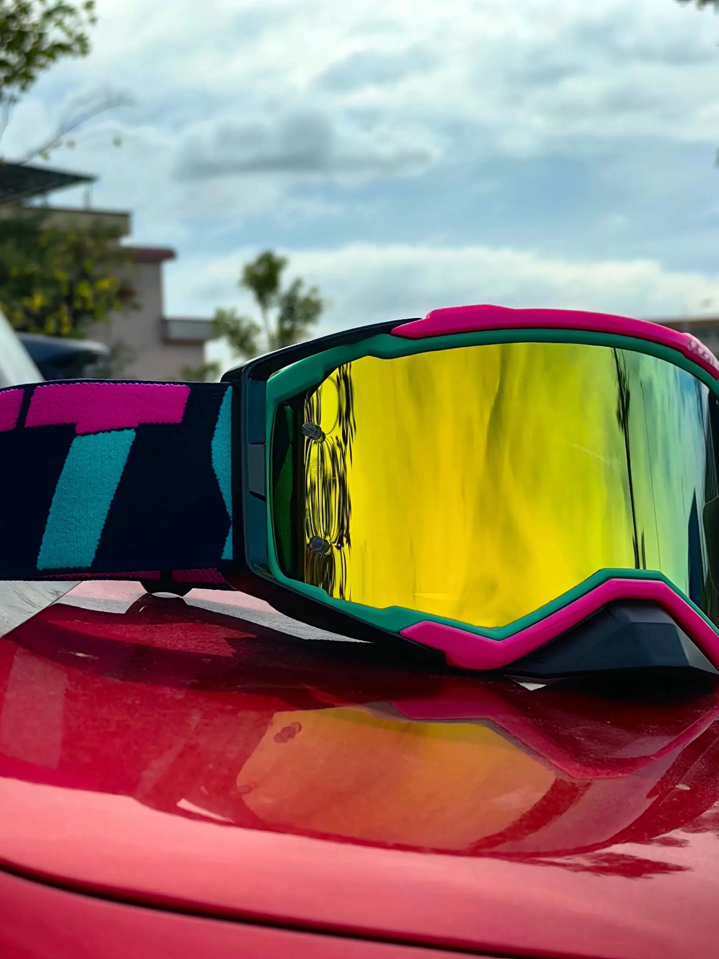 New Motorcycle Goggles Anti-Fog HD Lens, Motocross Glasses Windproof Protective Eyewear for MX MTB Cycling Riding Men & Women