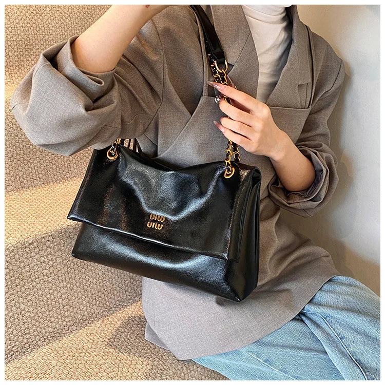 2025 Women‘s Bag Retro PU Leather Underarm Bag autumn and winter Large capacity Commuting Folded Chain Shoulder Bucket Tote Bag