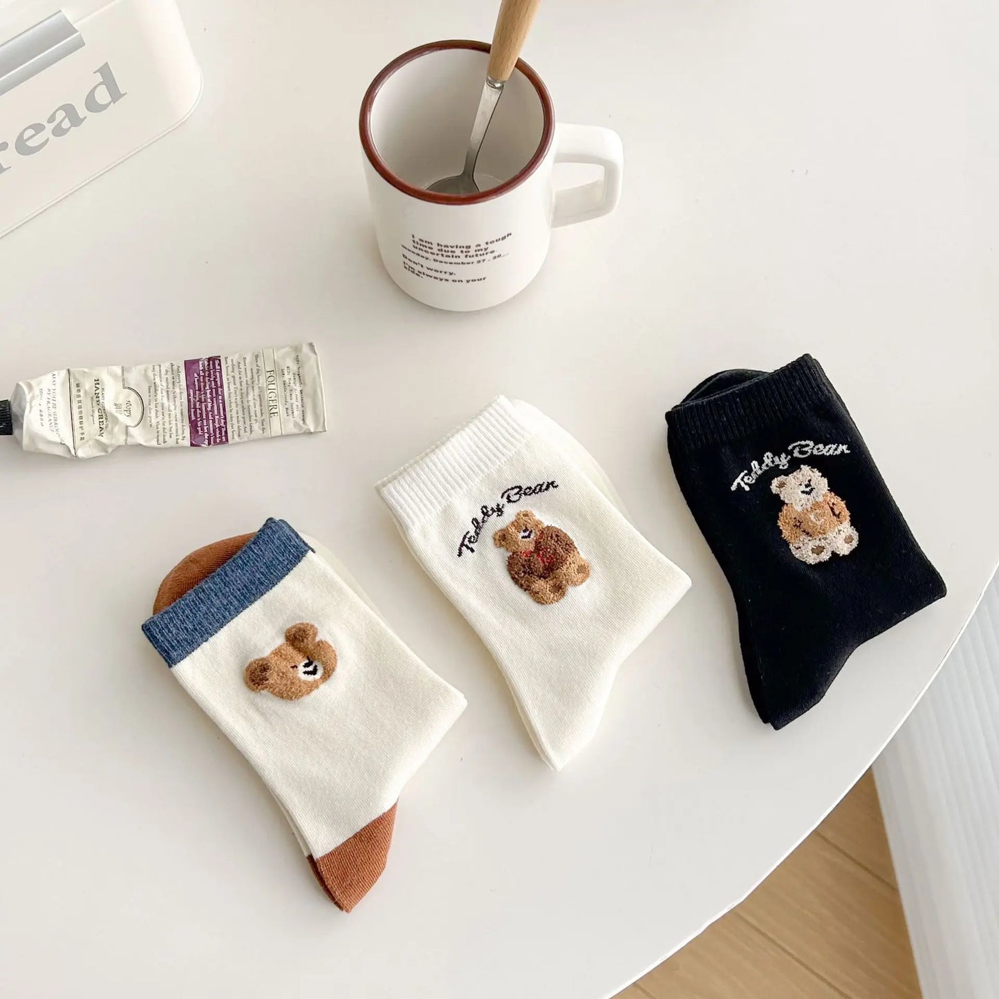 1 pair of men's and women's socks, cartoon gentleman bear cotton Harajuku skateboard socks, novel and breathable Christmas gifts