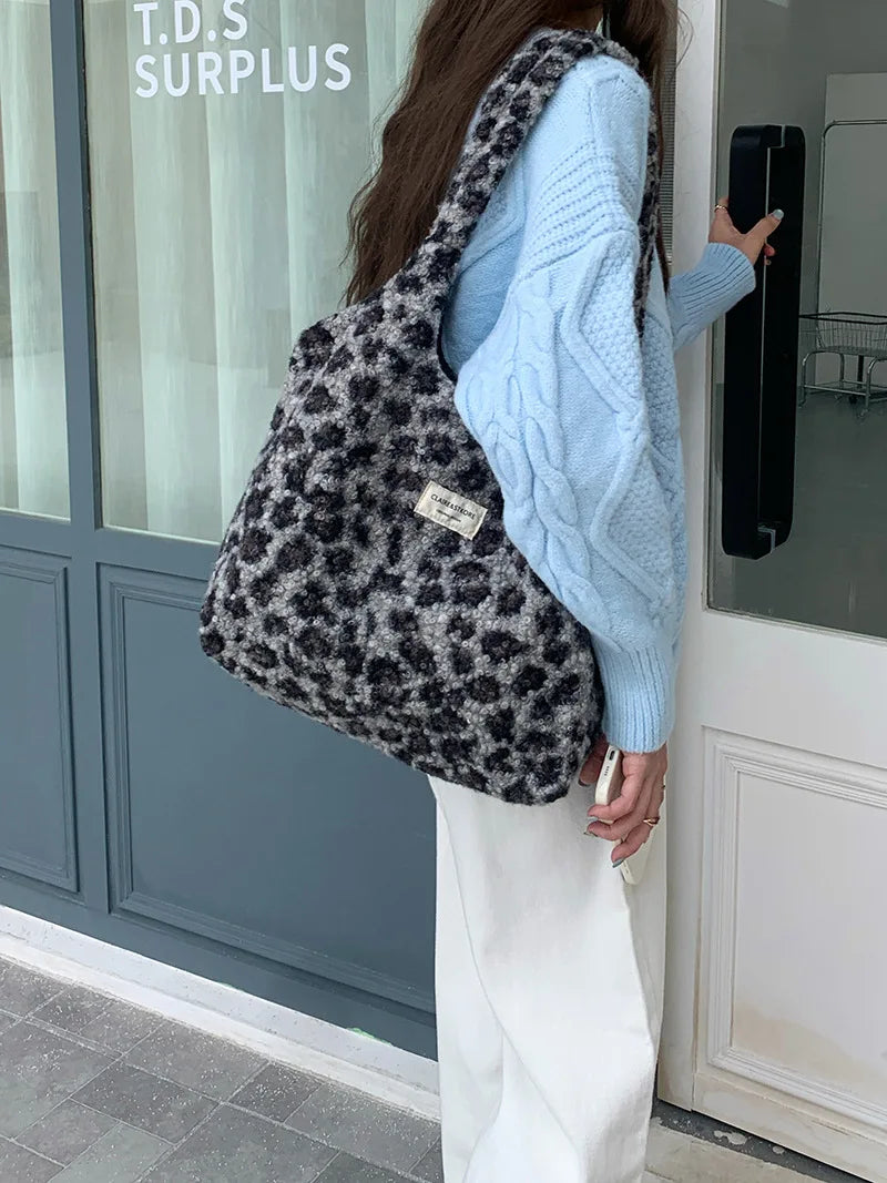 2025 autumn/winter new leopard print plush bag, fashionable and casual shoulder bag, women's daily commuting bag