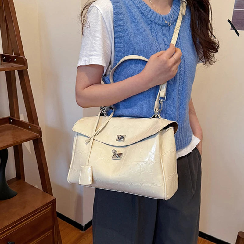 Luxury Brand Women Messenger Bags Soft Leather Brown Suede Hand Held Totes Gold Buckle Women Shoulder Bags Lady Trend Satchel