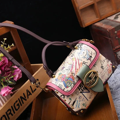Bear bag 2025 new fashion niche portable small square bag women's bag messenger bag