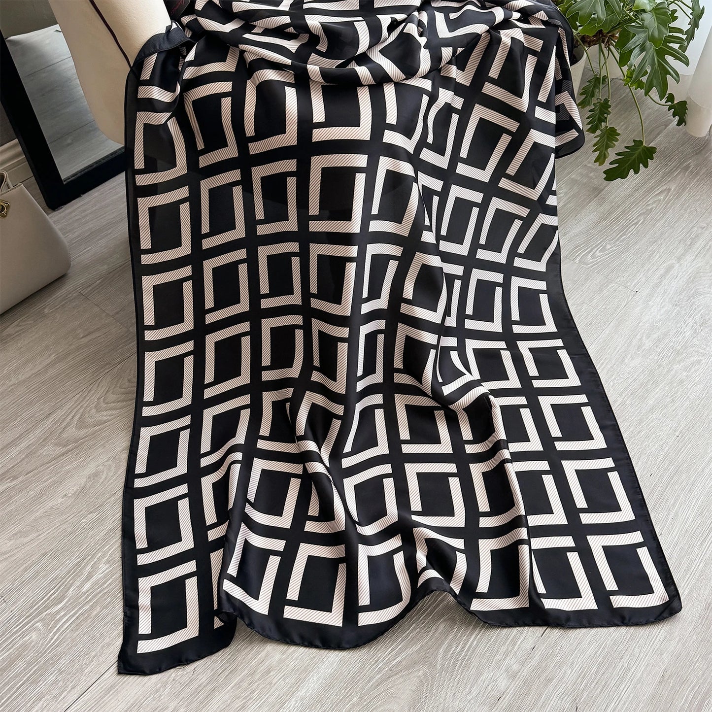 Luxury Brand Scarf Spring Summer Women Beach Sunscreen Fashion Party Shawl China Quality Silk Lady Popular Print Scarves Hijab