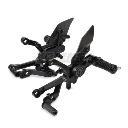 Motorcycle Carbon Fiber Adjustable Footrests Rear Set Footpeg Rearset Foot Peg Pedal For PANIGALE V4 Panigale V4S 2025