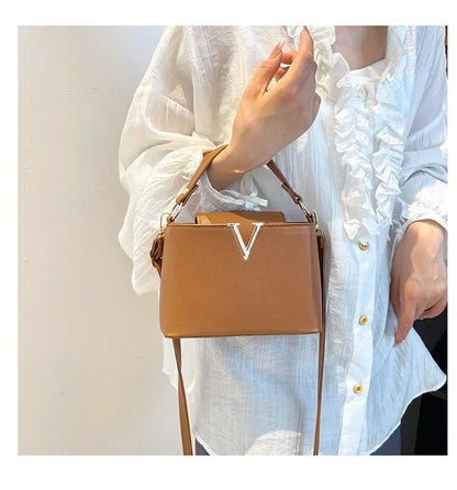 New Fashionable V Decor Shoulder Bag Trendy Ins Bucket Crossbody Handbag For Women