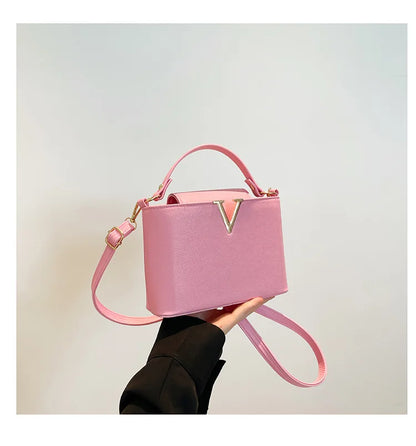 New Fashionable V Decor Shoulder Bag Trendy Ins Bucket Crossbody Handbag For Women