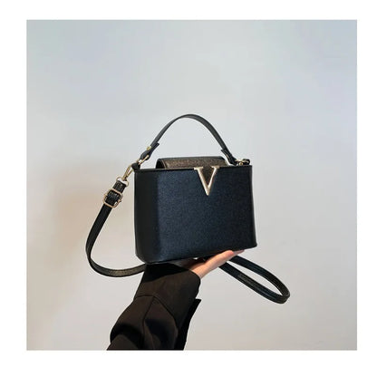 New Fashionable V Decor Shoulder Bag Trendy Ins Bucket Crossbody Handbag For Women