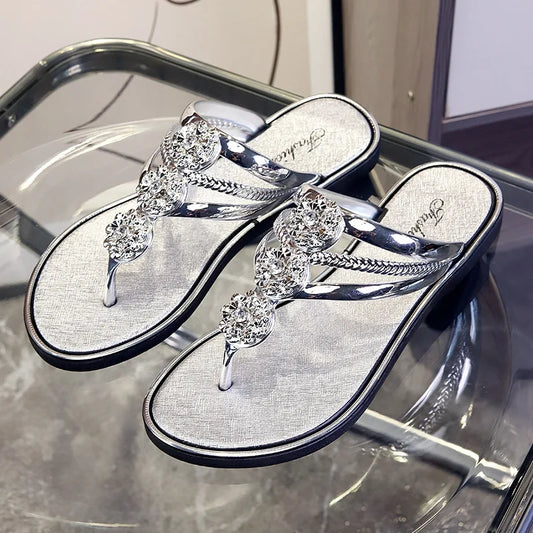 Women's Flip Flops Outdoor Sandals Anti-Slip Flat Bottom Pedal Beach Shoes Comfortable Slip-On Summer Footwear