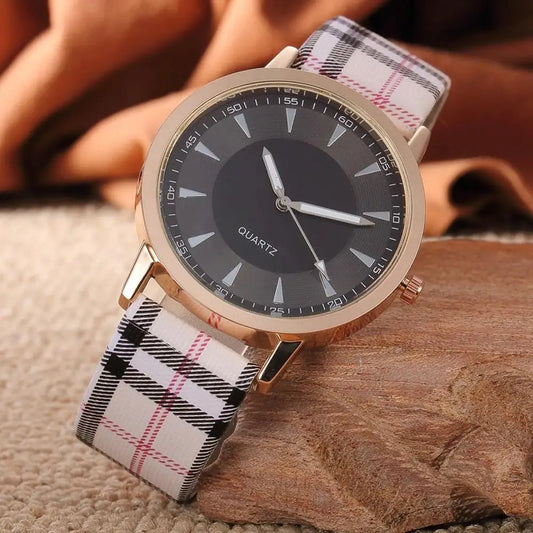 New Fashion Women Watch Simple Vintage Plaid Leather Strap Quartz Wristwatches Dress Casual Ladies Watch Clcok Relogio Feminino