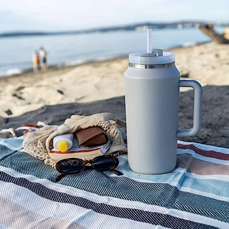 New 64OZ Handle Cup Double-layer Thermos Cup 304 Handle Car Water Cup with Straw for Hot and Cold Drinks, Camping and Sports