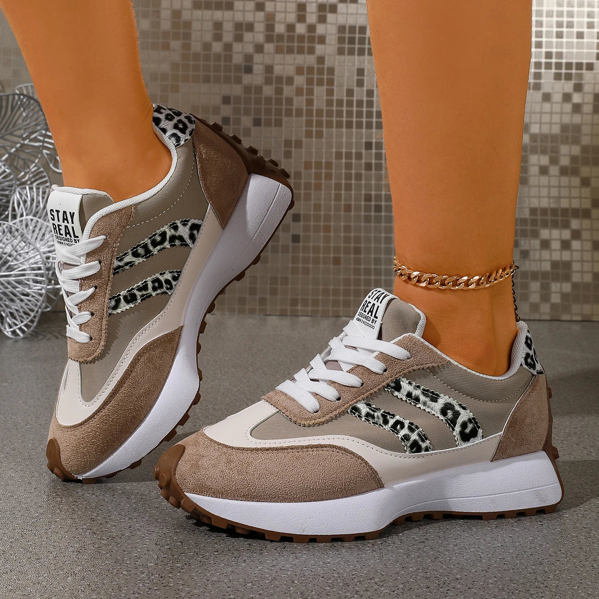 2026 Spring Women Sneakers New Luxury Flat Slip on Sneakers Women Trend Comfortable Lightweight Outdoor Designer Shoes for Women