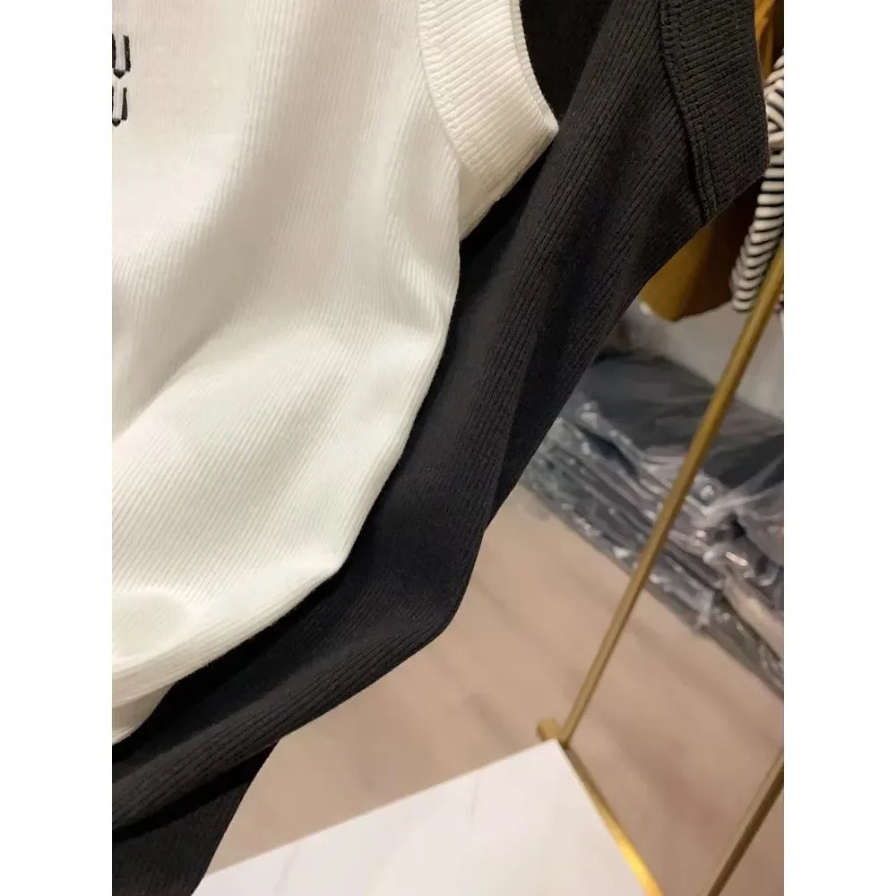 Super cool suspender vest, girls wear sexy tops inside, summer new models, sleeveless and slimming, sweet and spicy tops.