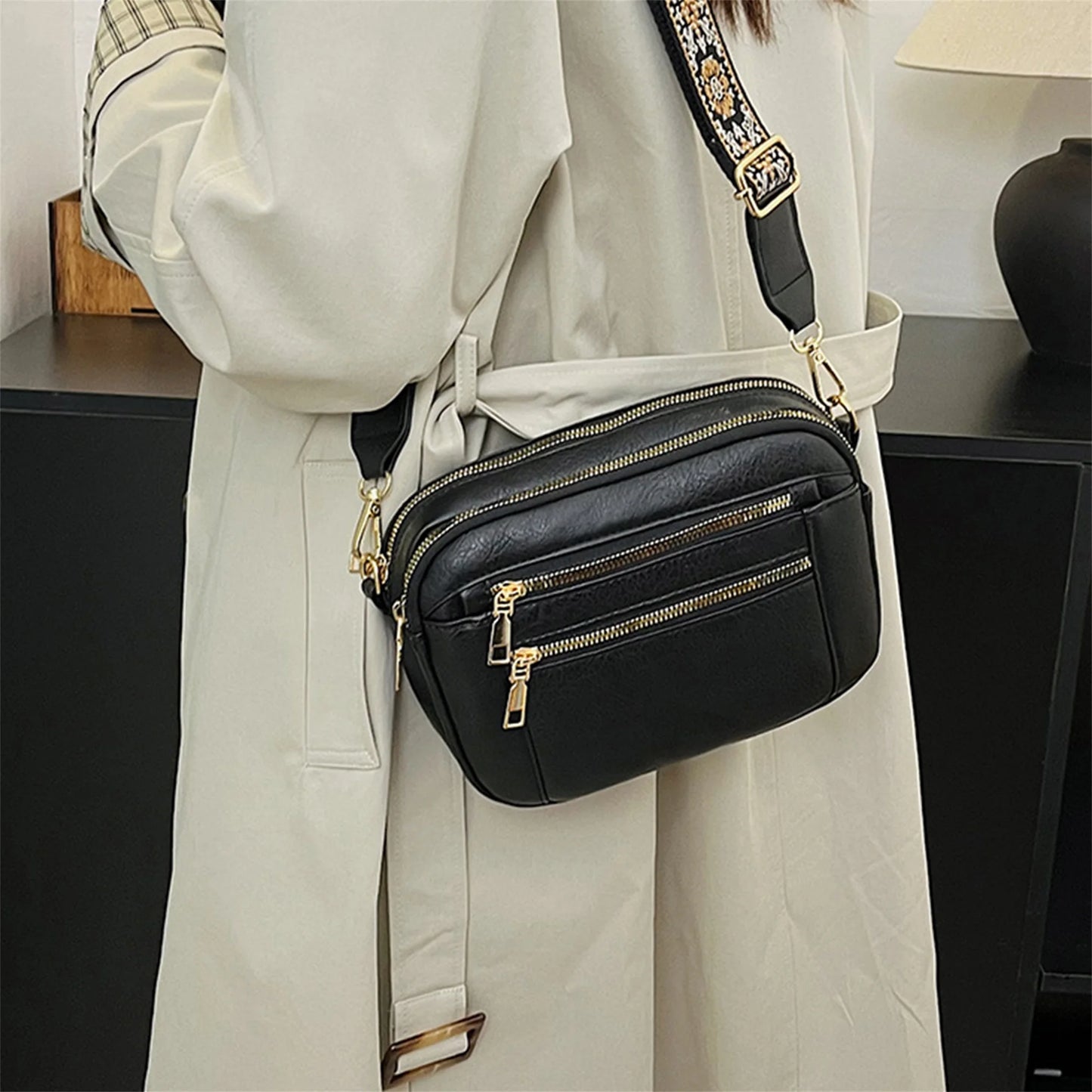 casual Shoulder Bags Women Zipper Stylish PU Texture black white brown Crossbody Bag for women 2025