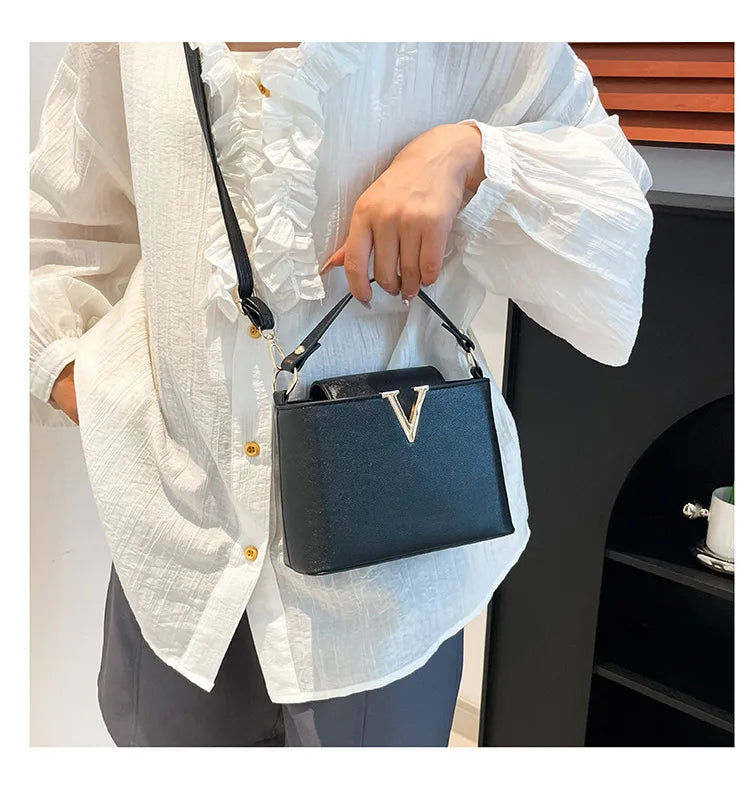 New Fashionable V Decor Shoulder Bag Trendy Ins Bucket Crossbody Handbag For Women