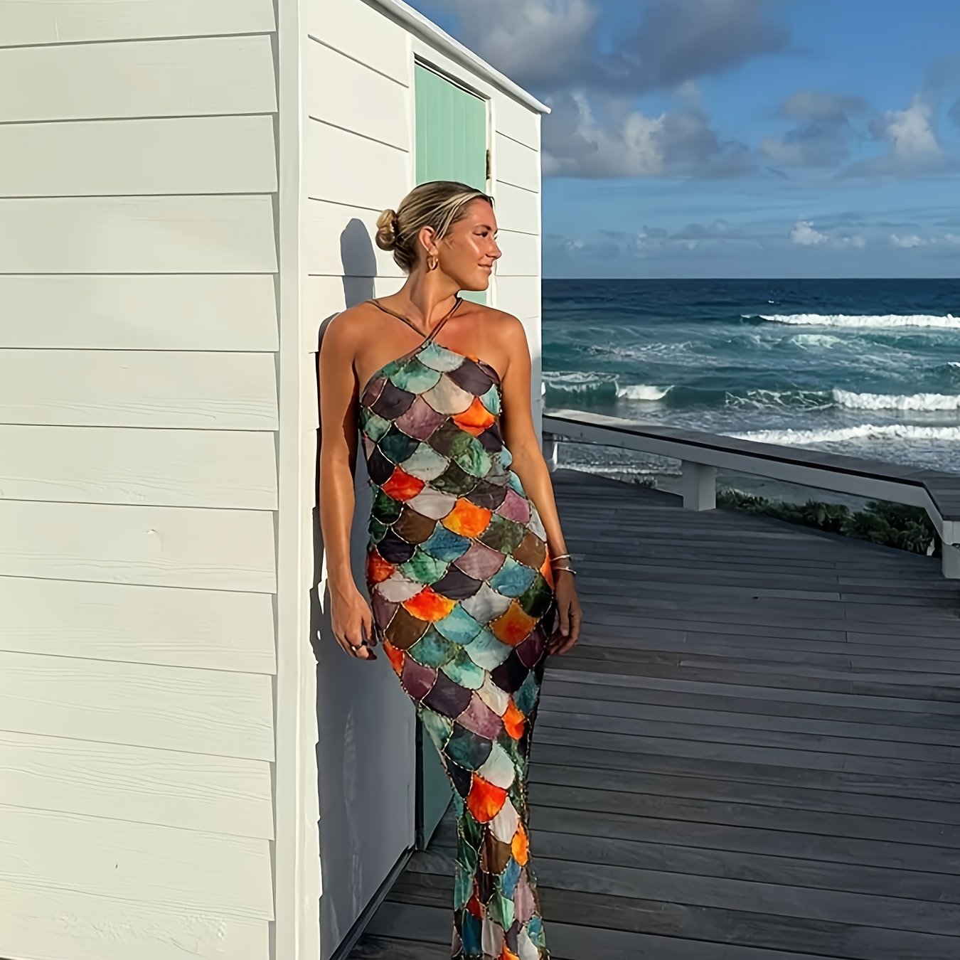 A Bodycon Dress with a Halter Neck Design Inspired by Y2K, Featuring a Glamorous Scale Print, Perfect for Summer Parties, Streetwear, And Beach Outings (Can Be Paired with Heels Or Straw Bags)