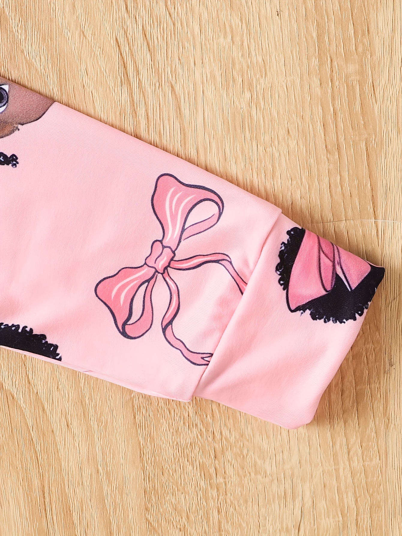 Two Casual, Stylish, And Versatile Round Neck Long-Sleeved Pajamas And Loungewear Sets for Girls, Featuring Random Prints of Girls' Faces, Perfect for Spring And Autumn.