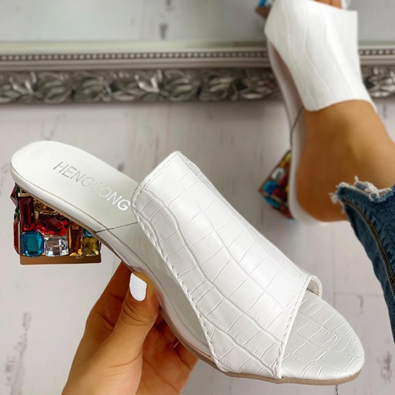 Wide Slip-On Mules for Women Featuring Chunky Mid-Heel And Open-Toe Design in Black Faux Material, Ideal for Comfort at The Beach, Casual Outings, And Semi-Formal Occasions. These Shoes Are Easy to Put on And Take Off, Perfec