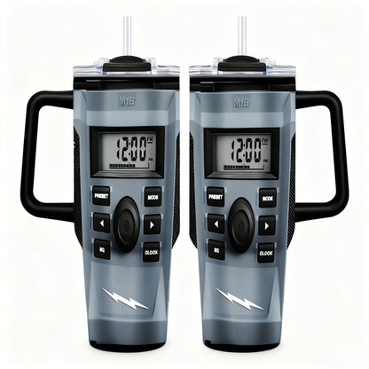 40Oz Radio Car Cup in Grey Style - A One-Of-A-Kind Drinking Tool! It Includes a Radio/Clock Display, a Robust Handle, And a Sipping Lid. Perfect for Radio Fans And Collectors. The Double-Layer Insulation Keeps Drinks Hot Or C