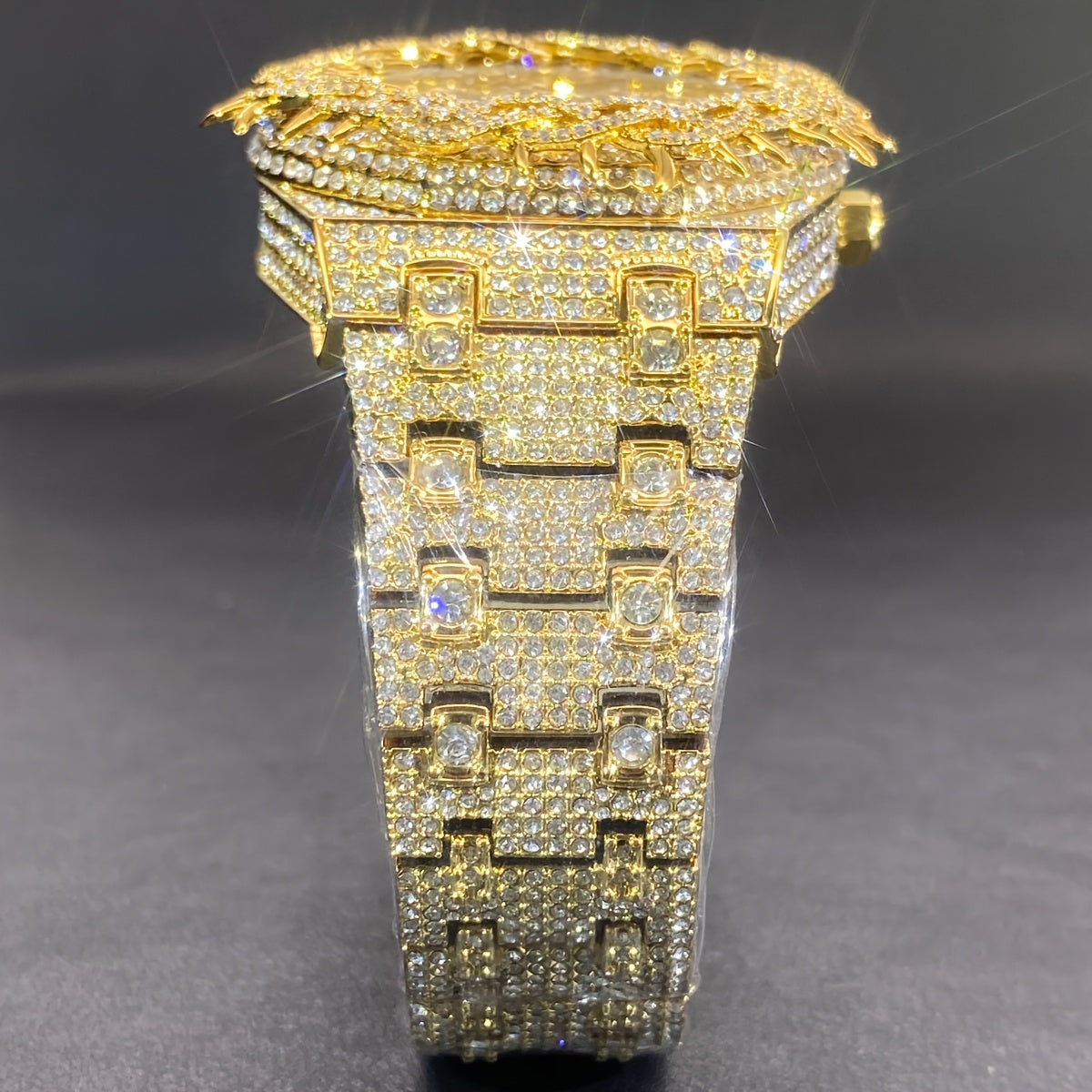 Men'S & Women'S Luxury Rhinestone-Encrusted Large Square Face Watch - Sparkling Mesh Inlaid Dial, High Quality Quartz Movement, Alloy Band with -Accented Bezel - Unisex Party & Everyday Watch for Men & Women, Statement Jewelr