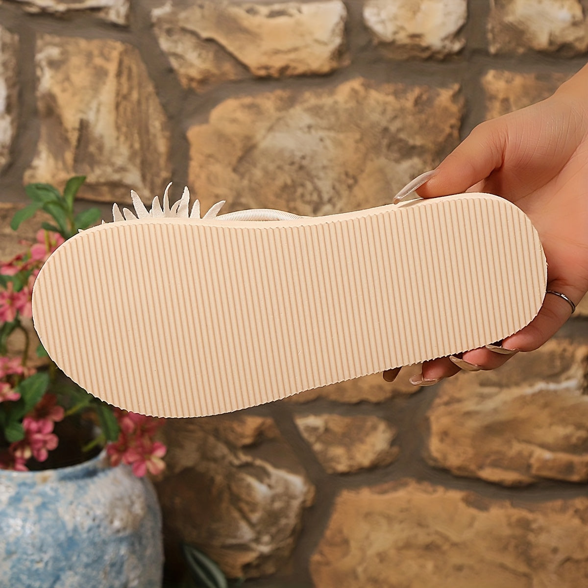 Women'S Plus-Size Floral Slip-Ons - Breathable Fabric with a Pink Flower Design, Comfortable Flat Soles Suitable for Indoor And Outdoor Walking, Home, And Casual Wear.