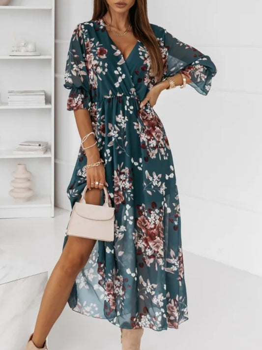 A Printed Dress with a V-Neck, Featuring a Slim Fit And a Side Slit That Brings a Lively Touch. The Elegant V-Neck Enhances Sophistication, While The Slim Design Accentuates The Silhouette. The Printed Elements Add Charm