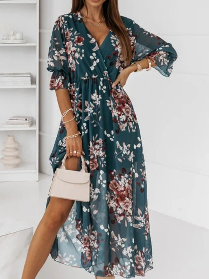 A Printed Dress with a V-Neck, Featuring a Slim Fit And a Side Slit That Brings a Lively Touch. The Elegant V-Neck Enhances Sophistication, While The Slim Design Accentuates The Silhouette. The Printed Elements Add Charm