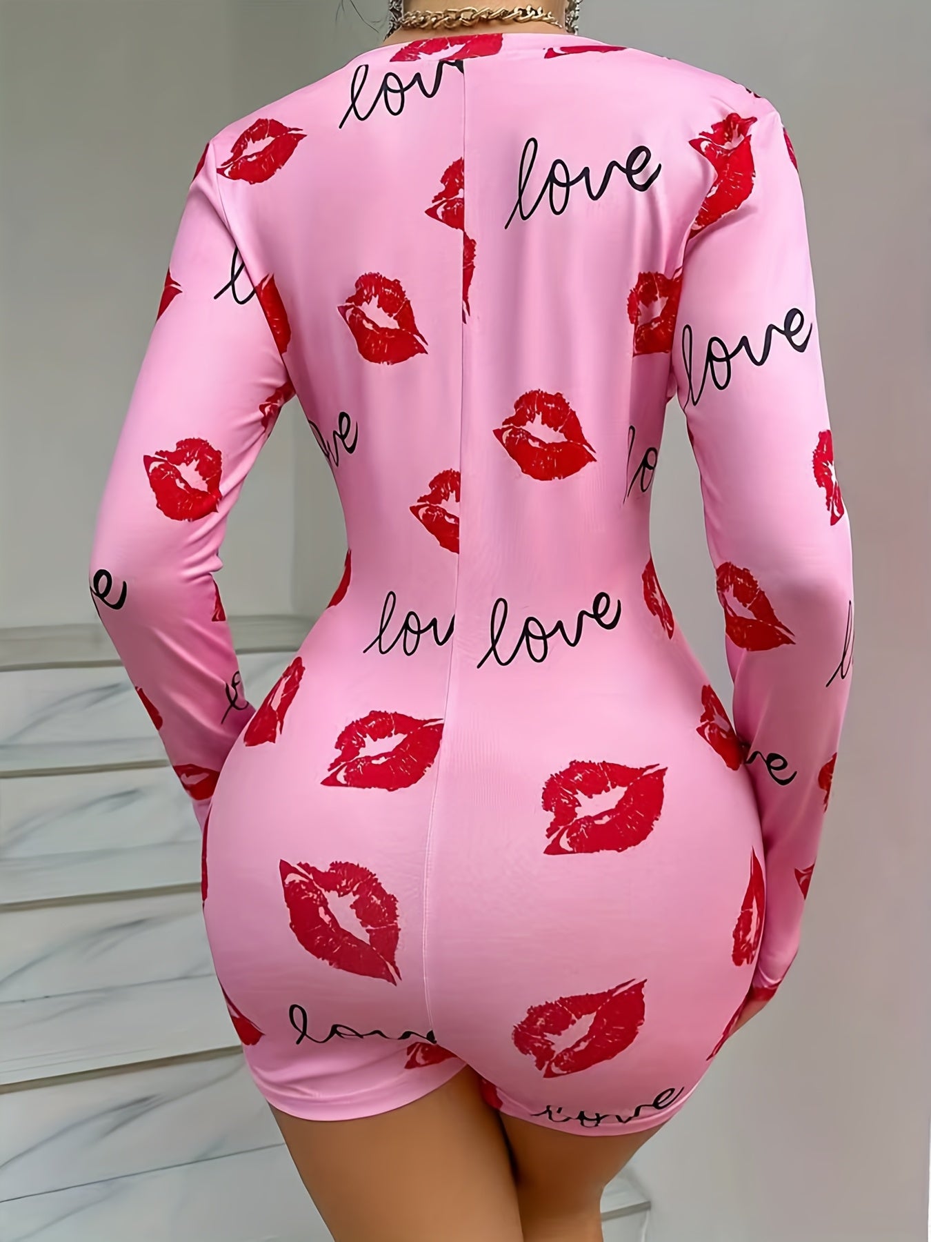 Long-Sleeved Women'S Bodysuit Pajamas Featuring a Heart And Lip Print, Designed for Lounging in a Sexy Style