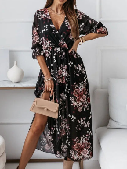A Printed Dress with a V-Neck, Featuring a Slim Fit And a Side Slit That Brings a Lively Touch. The Elegant V-Neck Enhances Sophistication, While The Slim Design Accentuates The Silhouette. The Printed Elements Add Charm