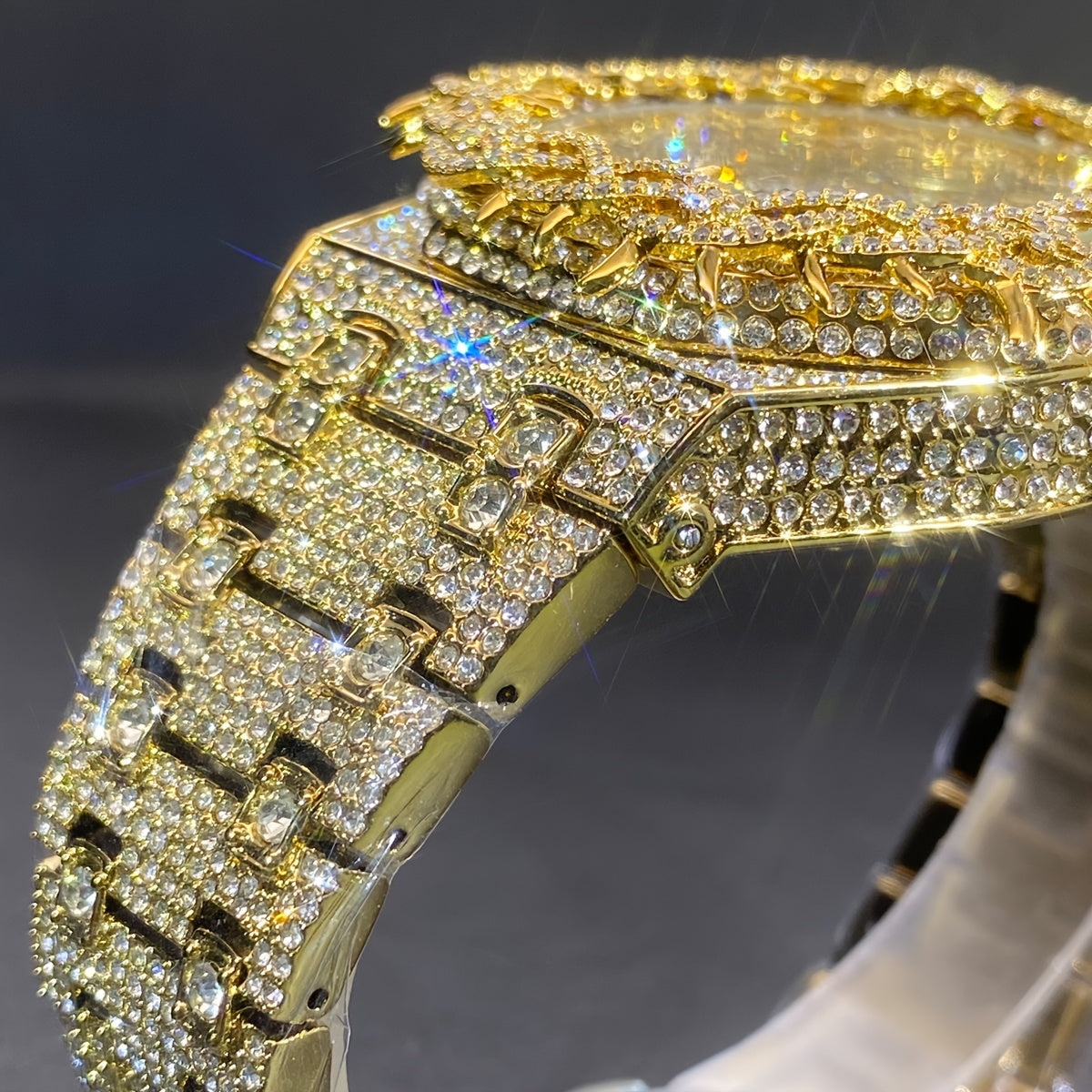 Men'S & Women'S Luxury Rhinestone-Encrusted Large Square Face Watch - Sparkling Mesh Inlaid Dial, High Quality Quartz Movement, Alloy Band with -Accented Bezel - Unisex Party & Everyday Watch for Men & Women, Statement Jewelr