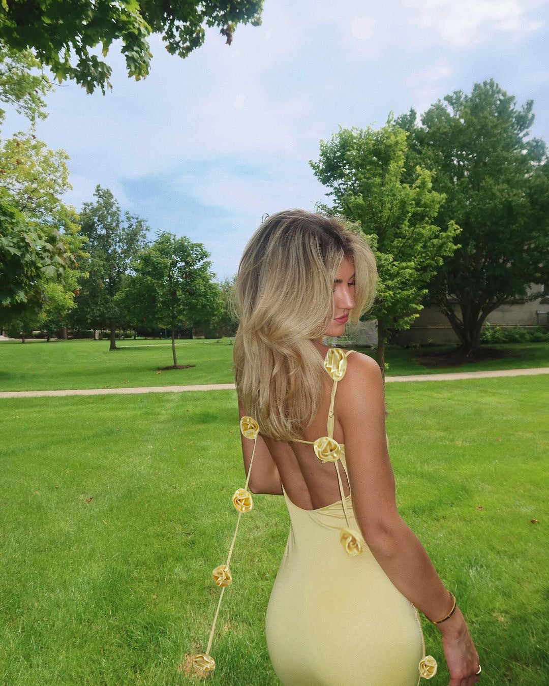Women's Elegant Backless Evening Gown with 3D Flower Strap - Long Formal Wedding Dress, Prom Dress, Party Dress - Solid Color Round Neck All-Season Hand Washable Dress for Special Occasions