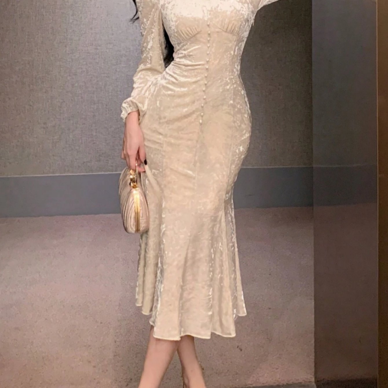 Women's Elegant Beige Velvet Mermaid Dress - V-Neck Long Sleeve A-Line Floor-Length Formal Party Dress with Fitted Waist, Structured Winter Evening Gown for Gala, Wedding, Prom (Hand Washable) - Comfortable & Luxurious Solid