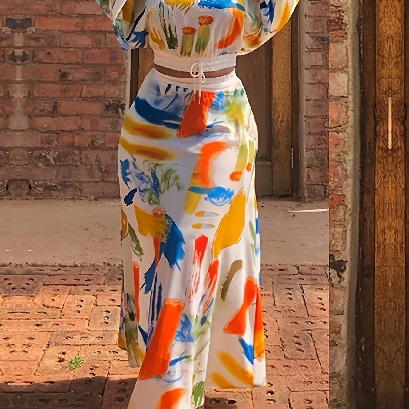 [Floral Shirt & Skirt] A Lady'S Floral Print Vacation-Style Round Neck Three-Quarter Sleeve Shirt Paired with a Skirt.
