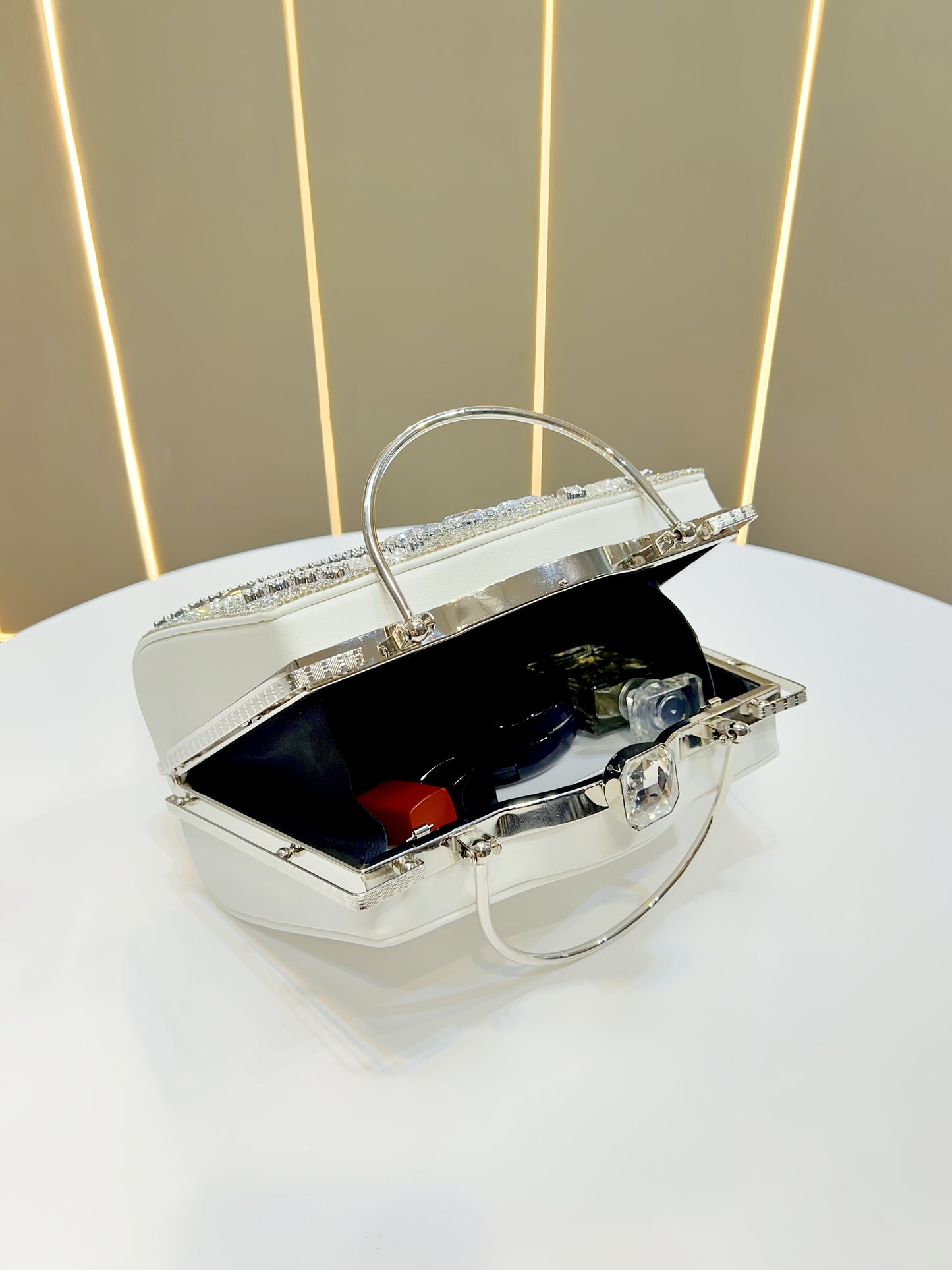 Elegant Rhinestone-Embellished Evening Handbag with Detachable Strap - Chic White Polyester Clutch for Parties, Weddings, and Special Occasions, Perfect Gift for Her, Party Accessory, Luxurious Appearance, Sparkling Embellish