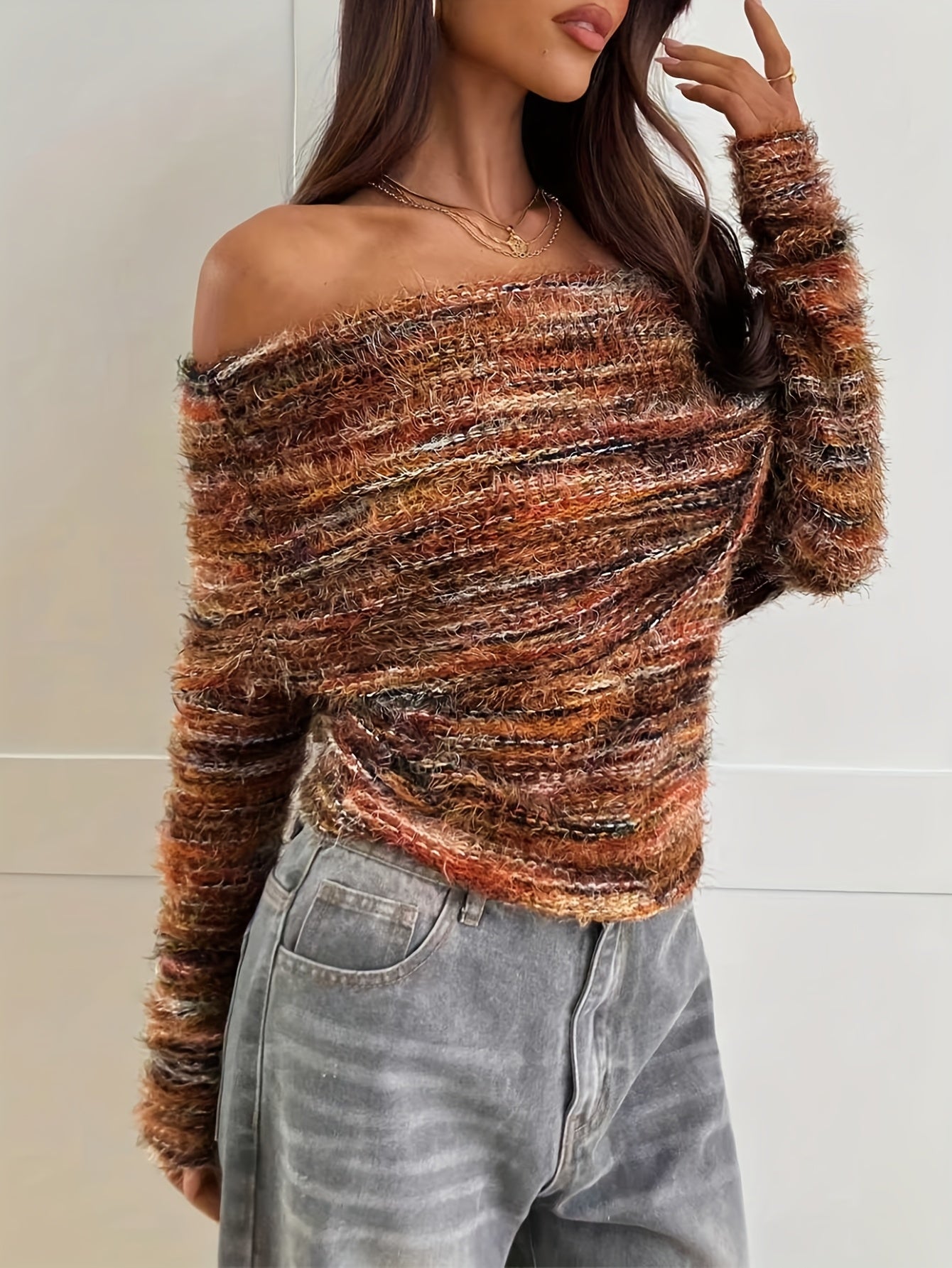 Elegant Long-Sleeve T-Shirt for Women with Off-Shoulder Design And Pleated Details, Perfect for Autumn And Winter Outings.