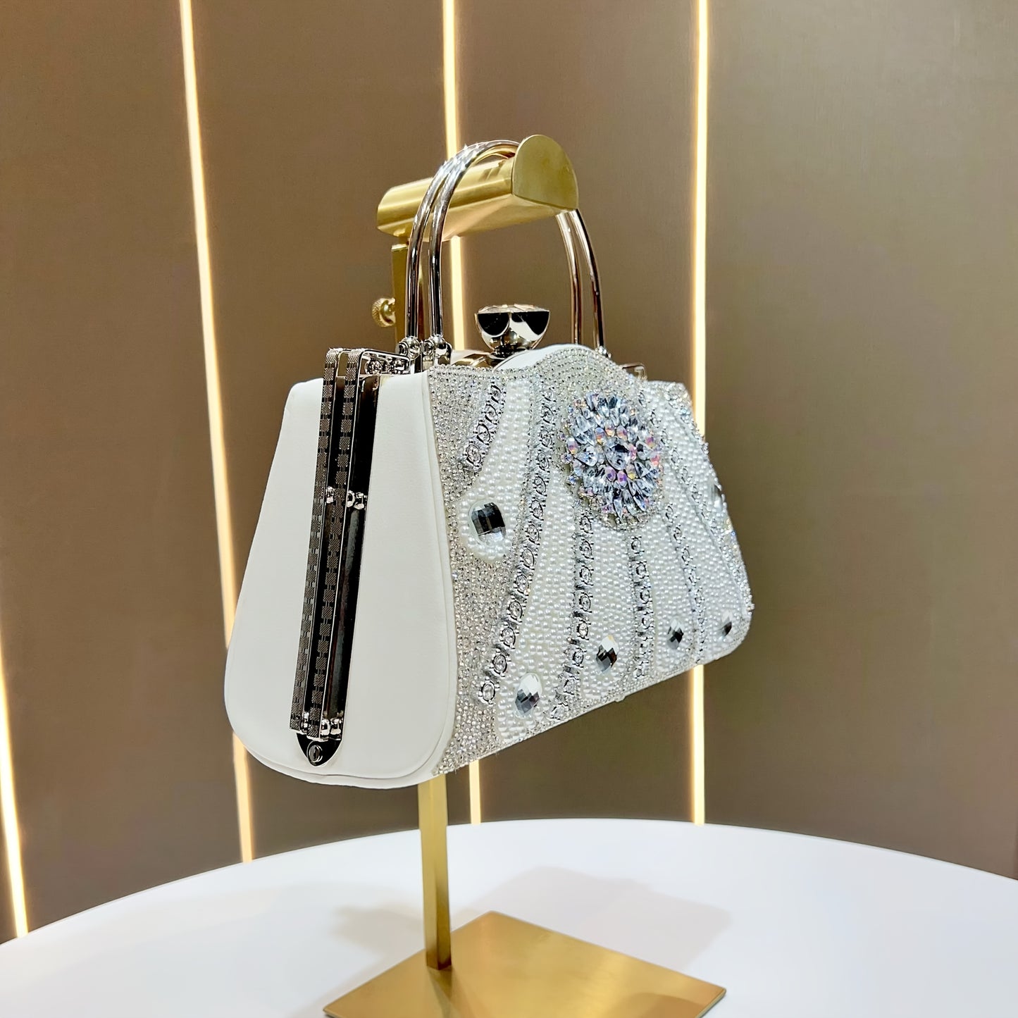 Elegant Rhinestone-Embellished Evening Handbag with Detachable Strap - Chic White Polyester Clutch for Parties, Weddings, and Special Occasions, Perfect Gift for Her, Party Accessory, Luxurious Appearance, Sparkling Embellish