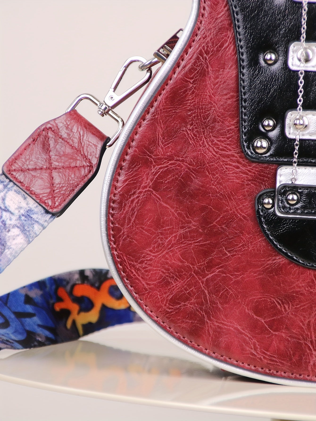 Women's & Unisex Y2K Retro Music-Themed Bass Guitar-Shaped Crossbody Bag with Detachable Strap, Golden-Tone Hardware & Zipper Closure - Band Style Handbag for Musicians & Music Lovers (Red/Black) - 2024 New Design with Chain